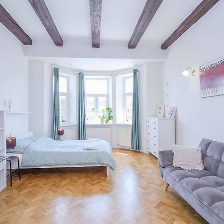 Cozy & Spacious Family Stay Near Train Station Pozsony Kültér fotó
