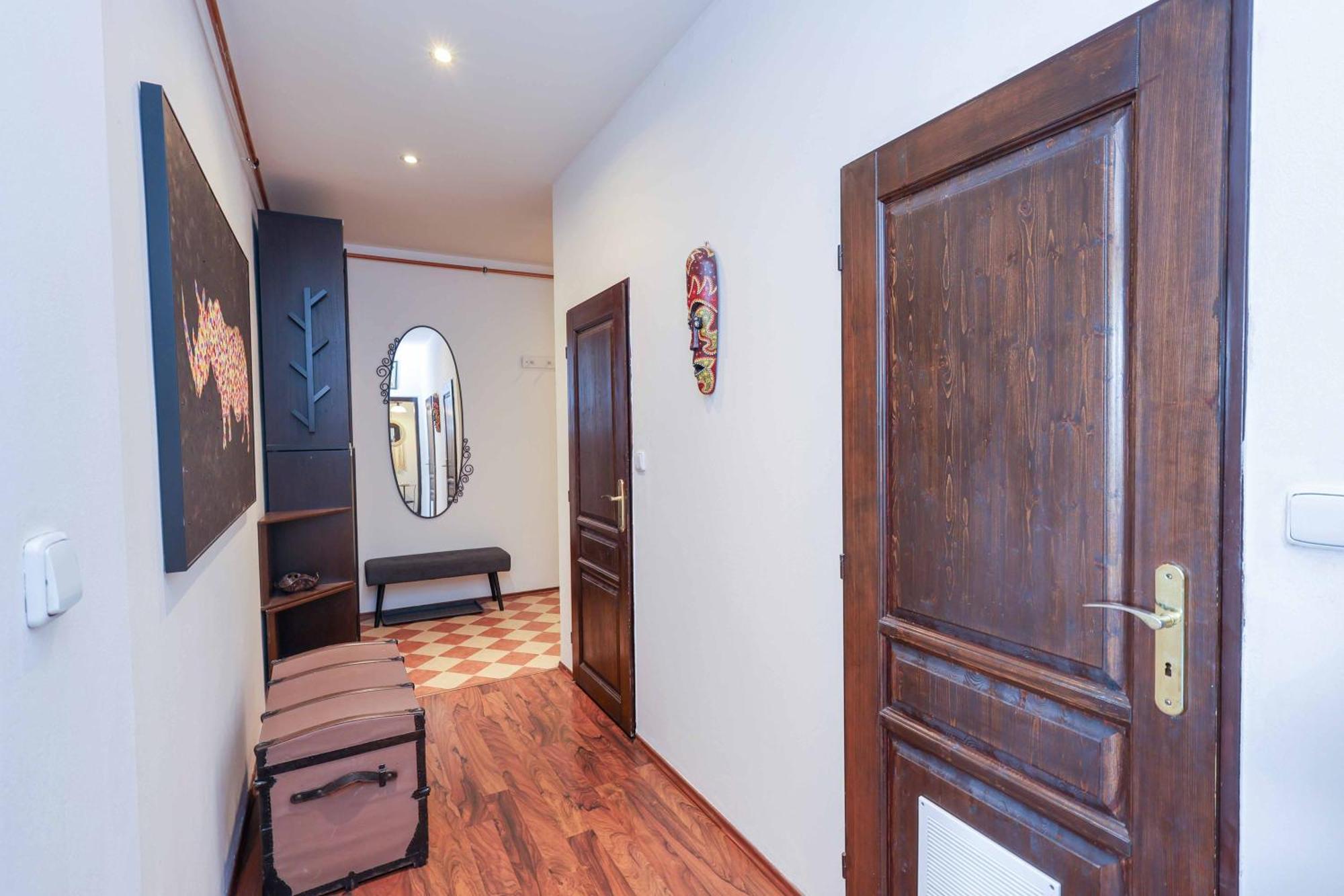 Cozy & Spacious Family Stay Near Train Station Pozsony Kültér fotó