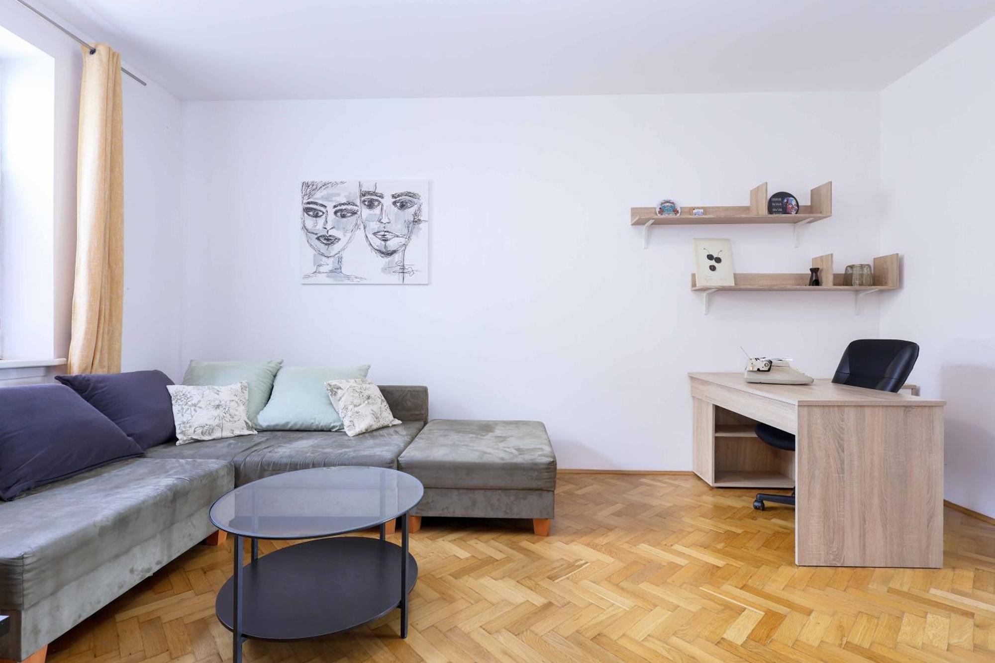 Cozy & Spacious Family Stay Near Train Station Pozsony Kültér fotó