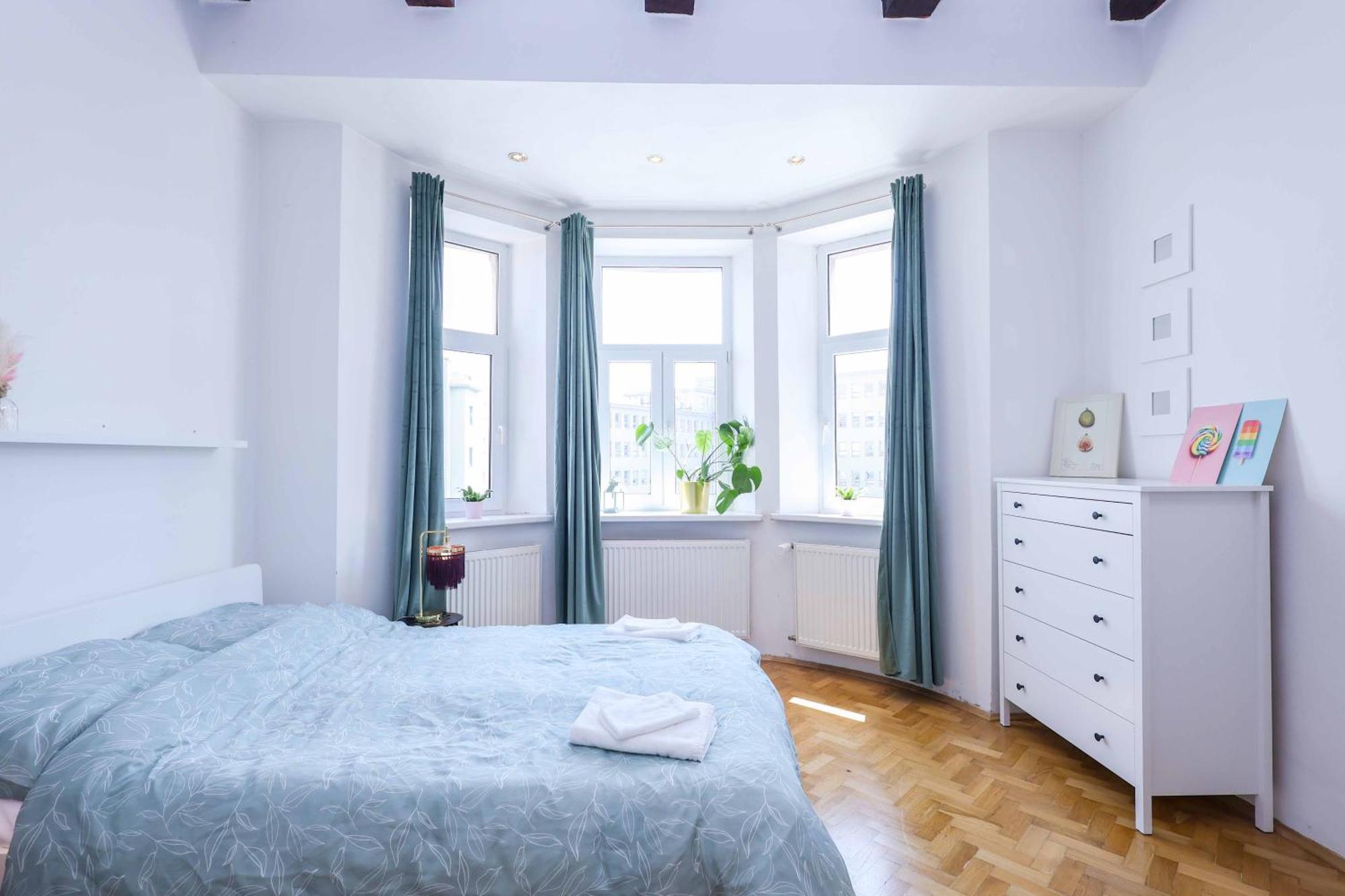 Cozy & Spacious Family Stay Near Train Station Pozsony Kültér fotó