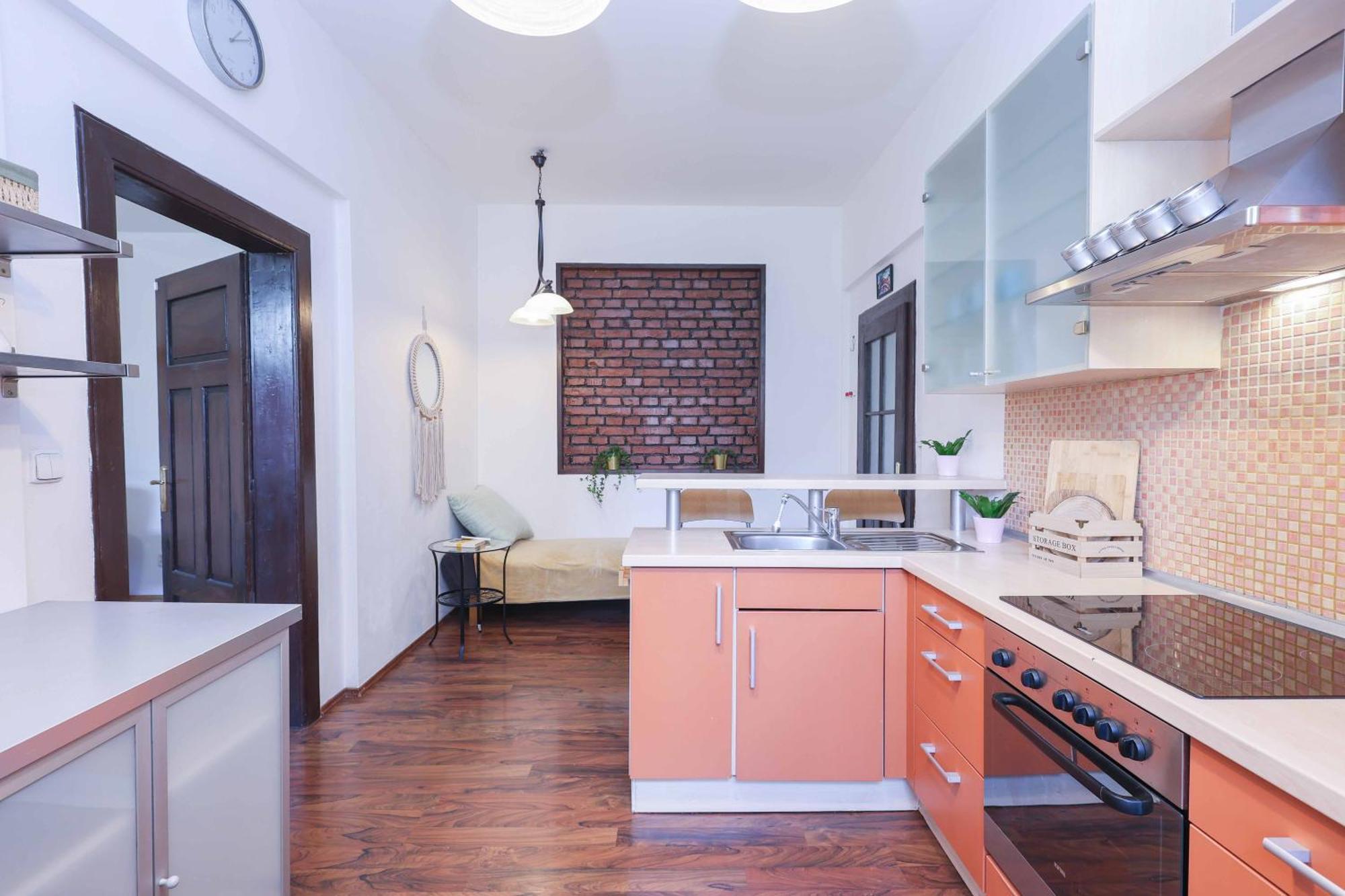 Cozy & Spacious Family Stay Near Train Station Pozsony Kültér fotó