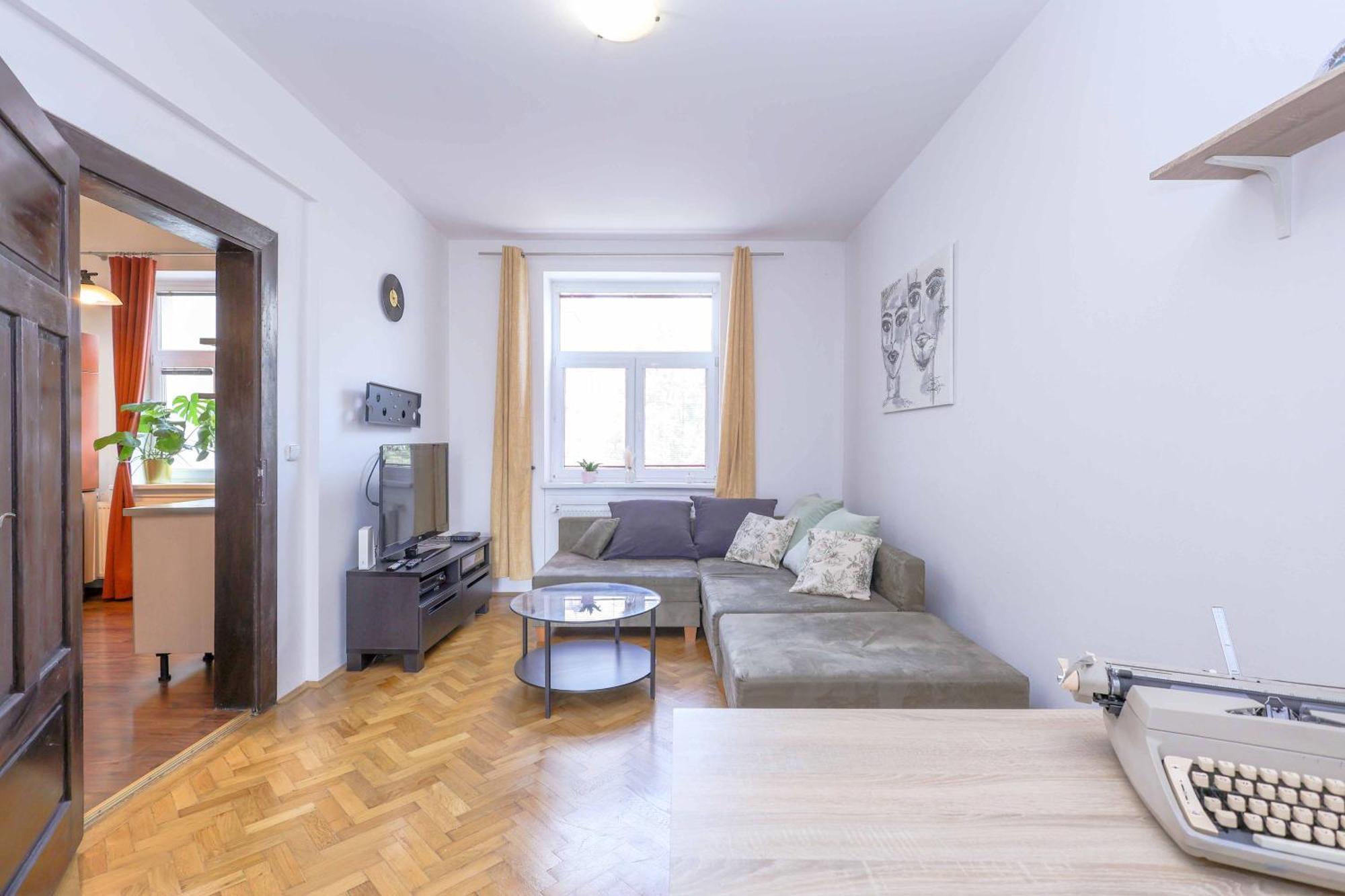 Cozy & Spacious Family Stay Near Train Station Pozsony Kültér fotó