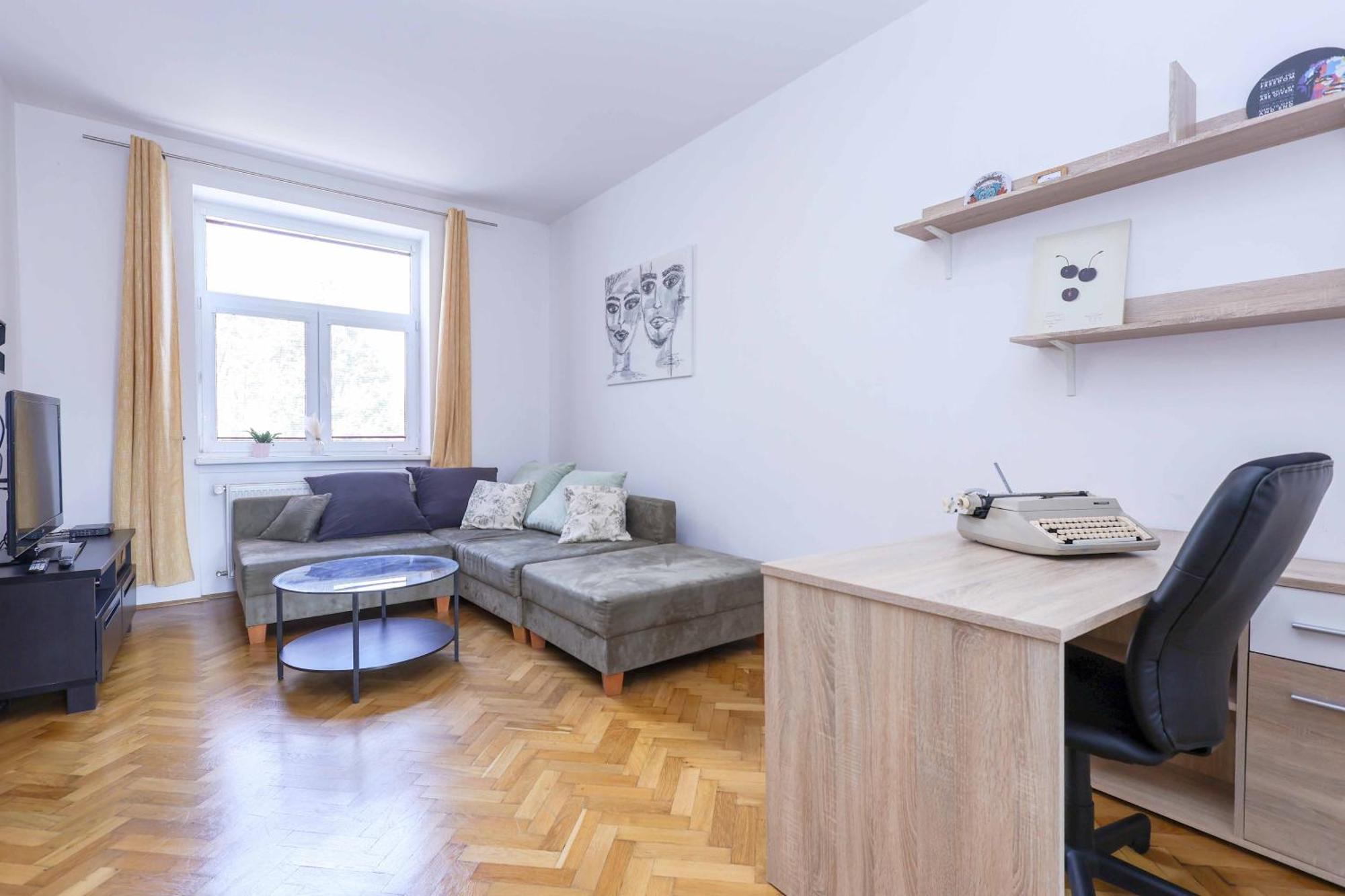 Cozy & Spacious Family Stay Near Train Station Pozsony Kültér fotó